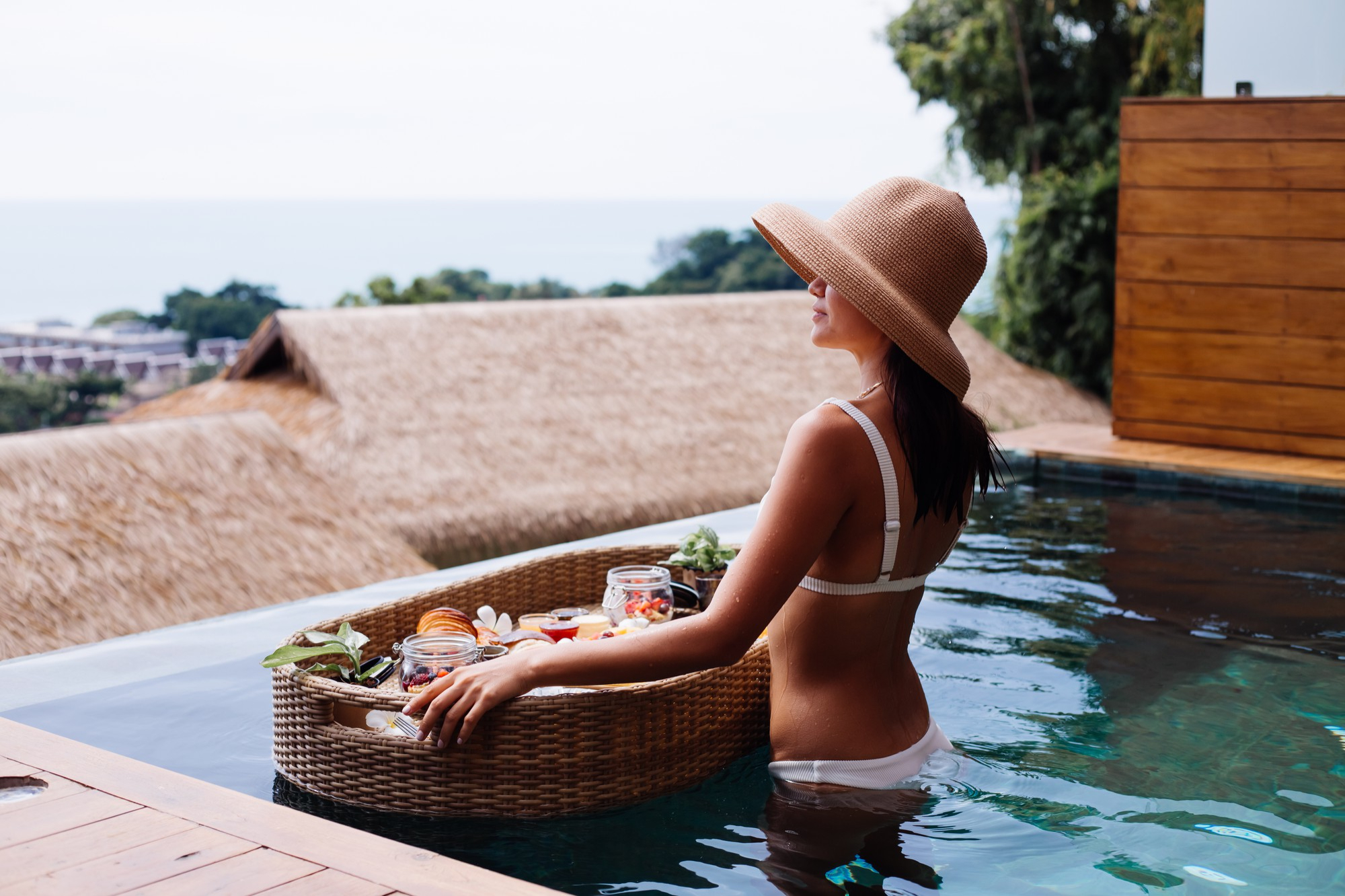 Piscina com café